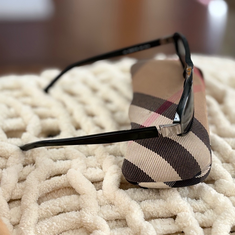 BURBERRY➕Authentic Rectangle Sunglasses & Case - Picture 7 of 11